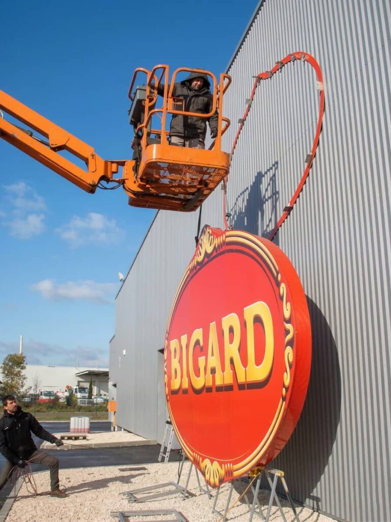 Enseignes géante découpée