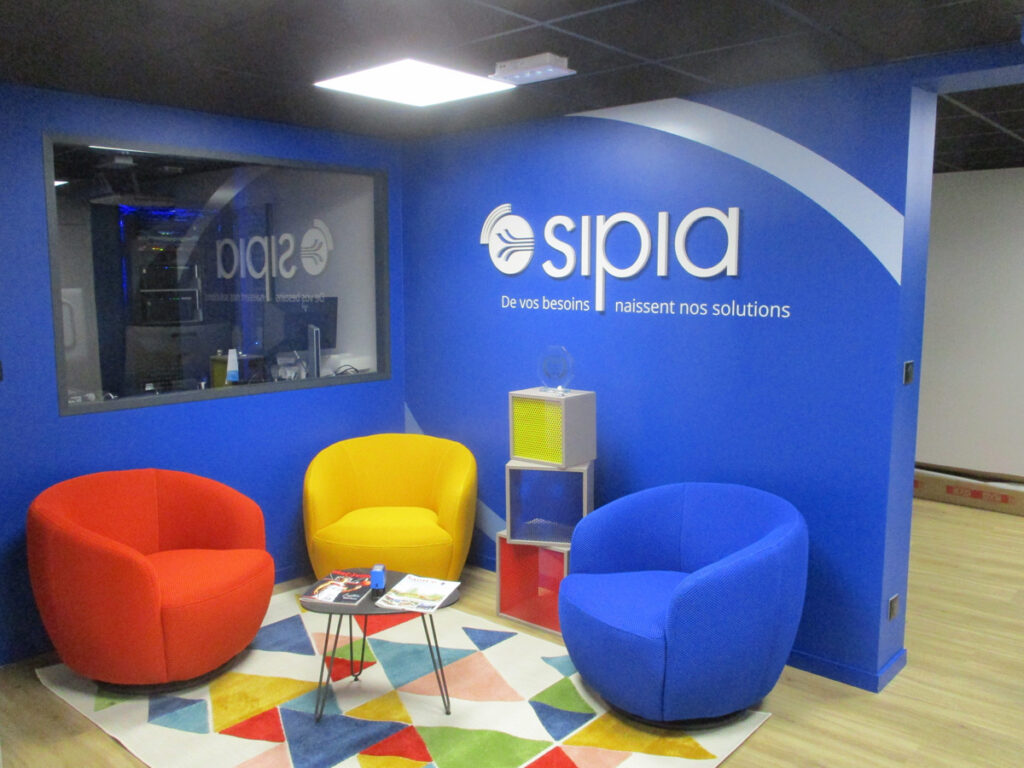 Lettres en relief intérieur